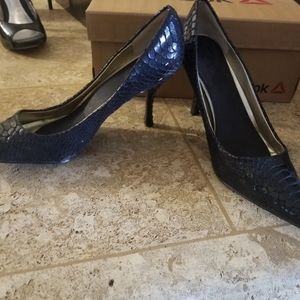 Black snake skin style heels 7.5